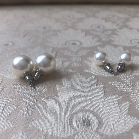 Faux Pearl Stud Earrings - Picture 2 of 5